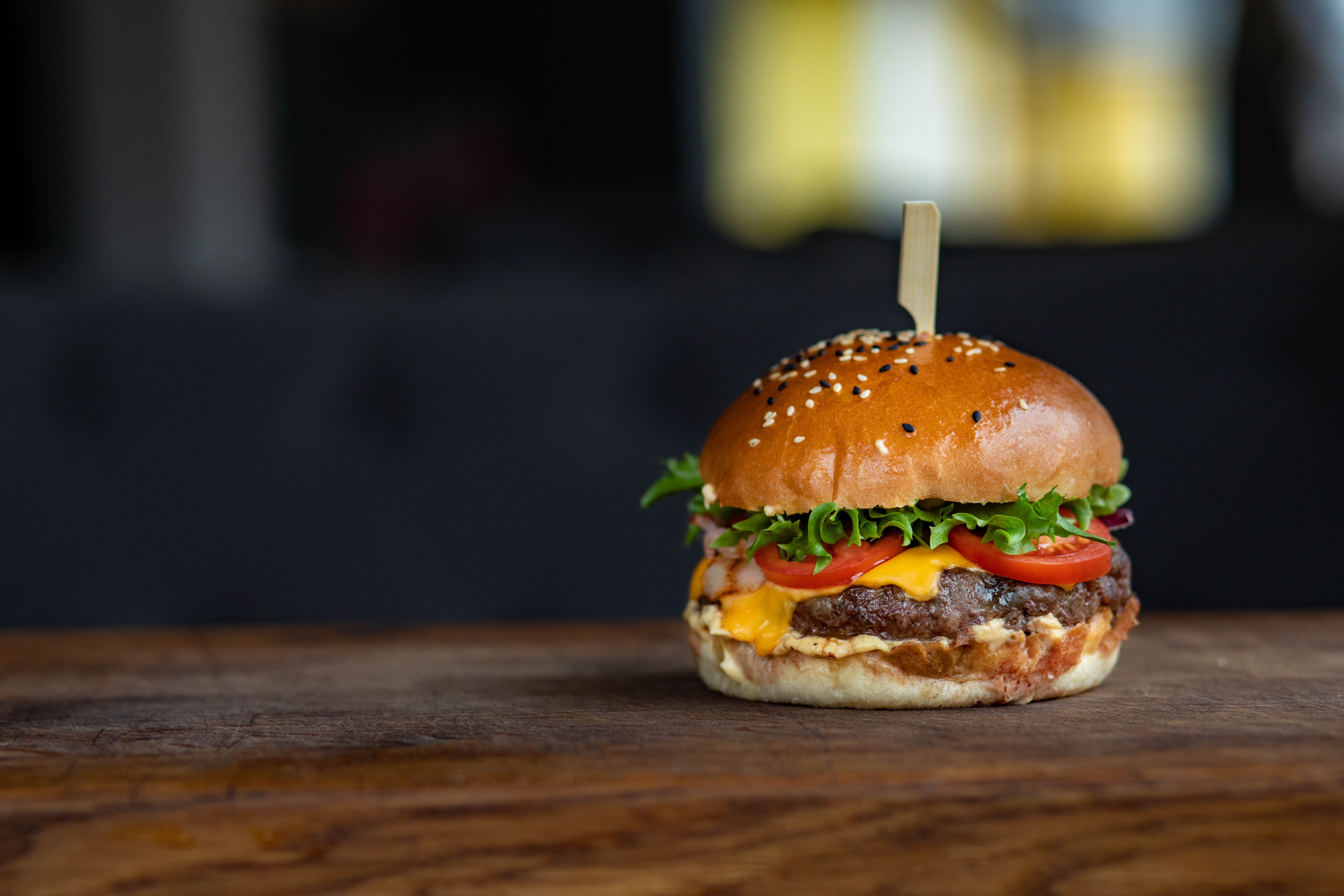 close-up-photo-of-burger-1639562